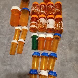 26 EMPTY PILL BOTTLES VARIETY OF SIZES